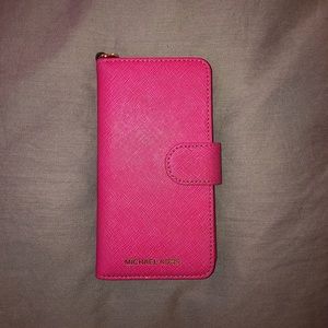 Michael Kors iPhone 8 folio case in ultra pink